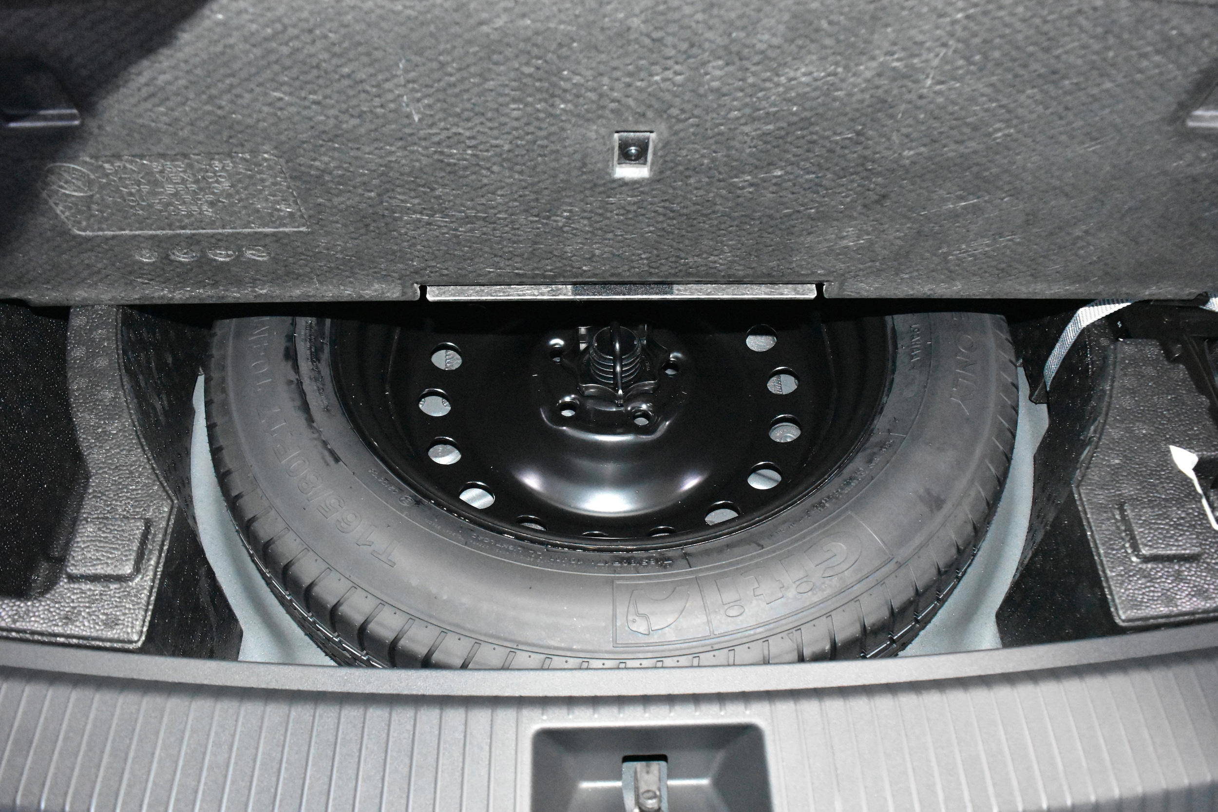 2026 Volkswagen Tiguan SE - Photo 25