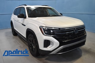 2024 Volkswagen Atlas 2.0T Peak Edition SEL 4D Sport Utility 1V2GR2CA1RC580387
