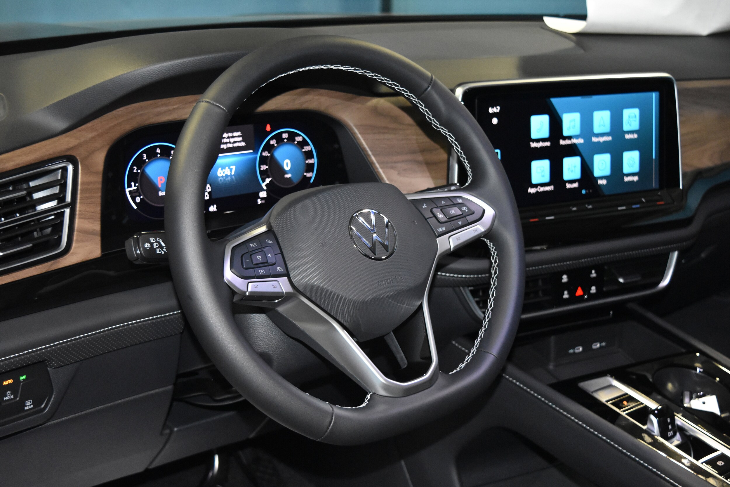 2026 Volkswagen Atlas SE Technology photo 3