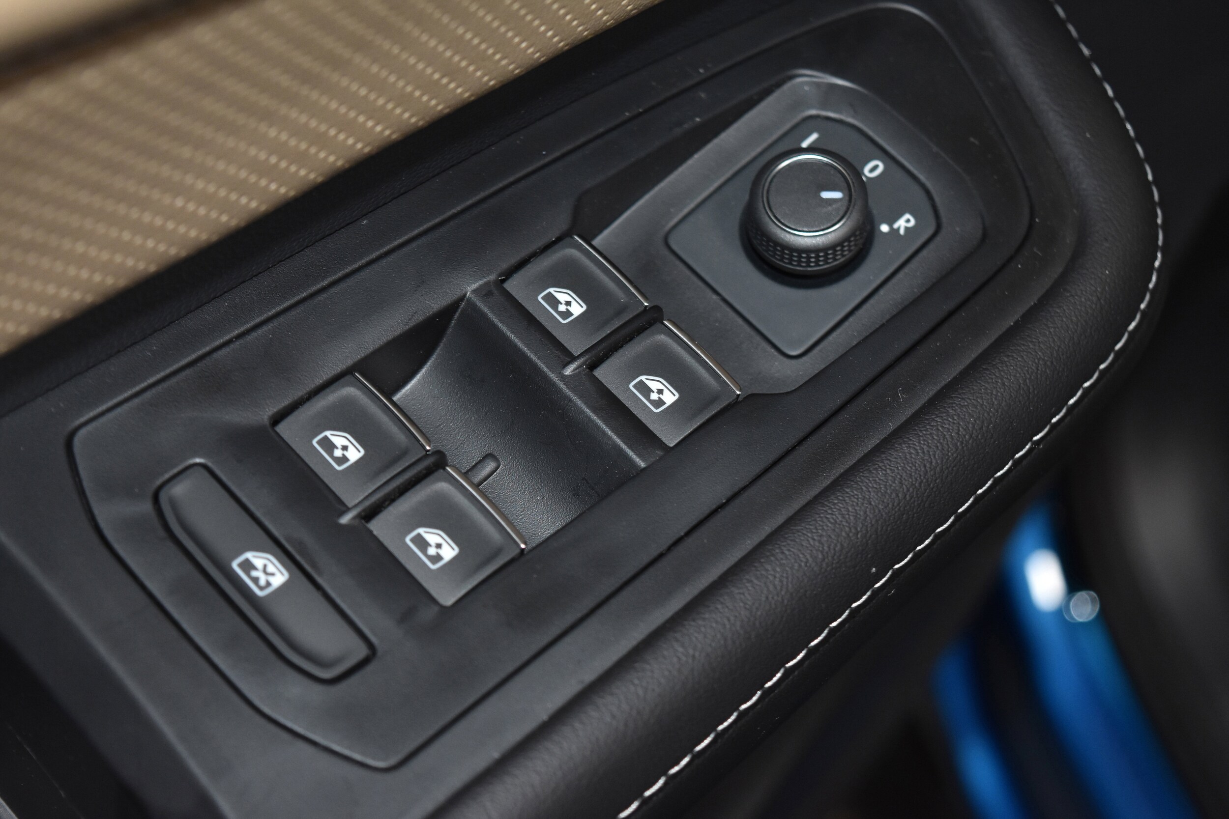 2025 Volkswagen Atlas Cross Sport SE Technology photo 5
