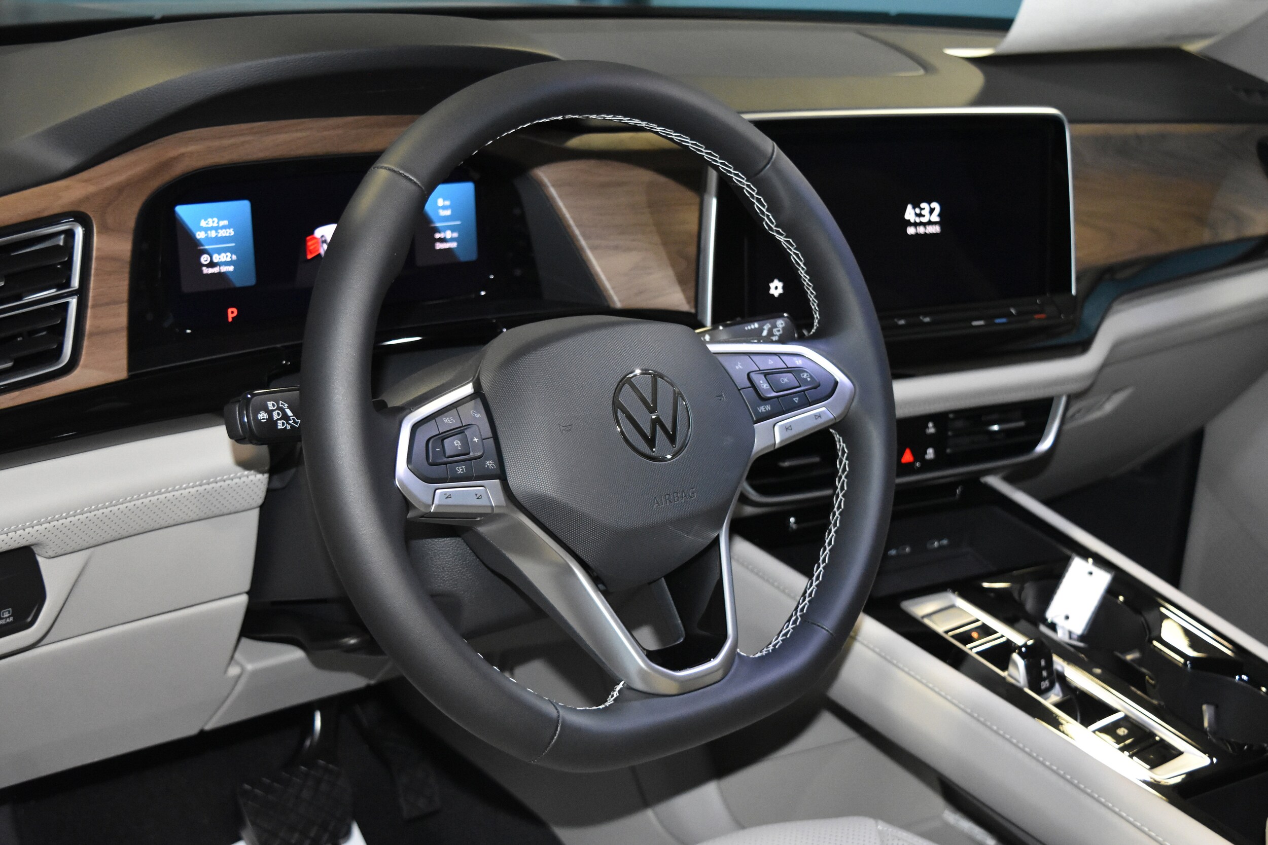 2026 Volkswagen Atlas SE Technology photo 3