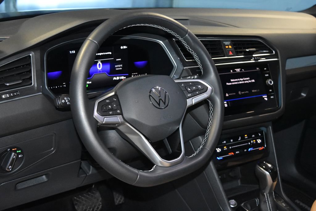 2022 Volkswagen Tiguan SE Sport photo 2