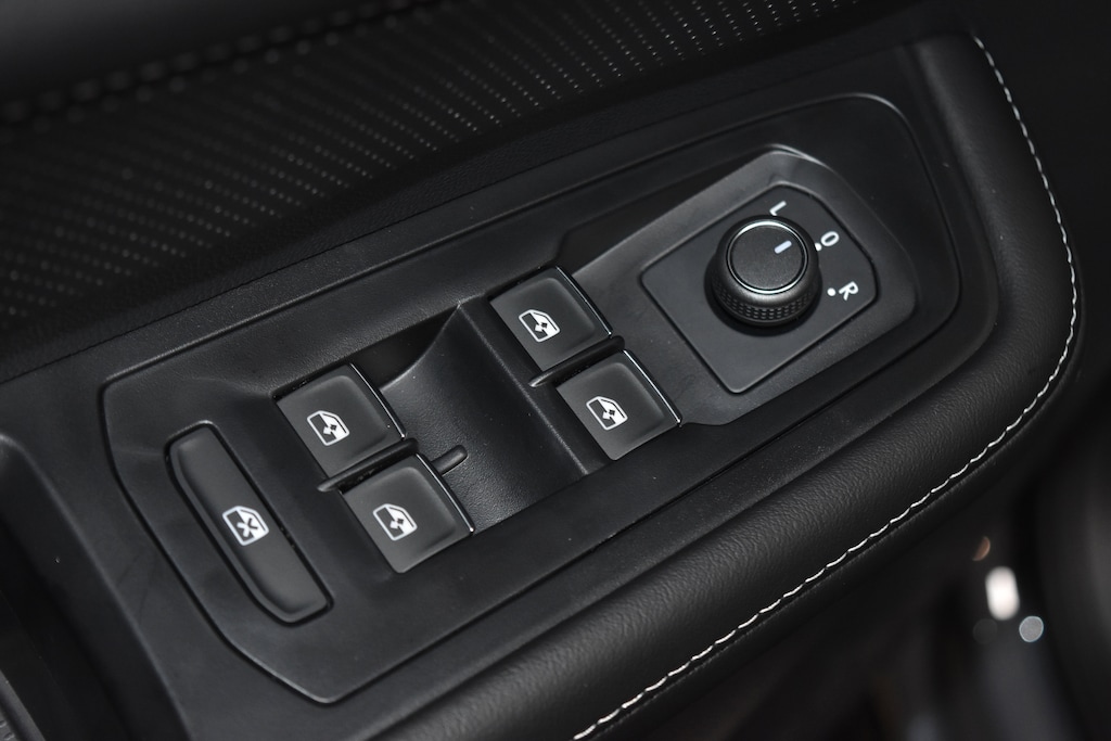 New 2026 Volkswagen Atlas Cross Sport 2.0T SE w/Technology SUV