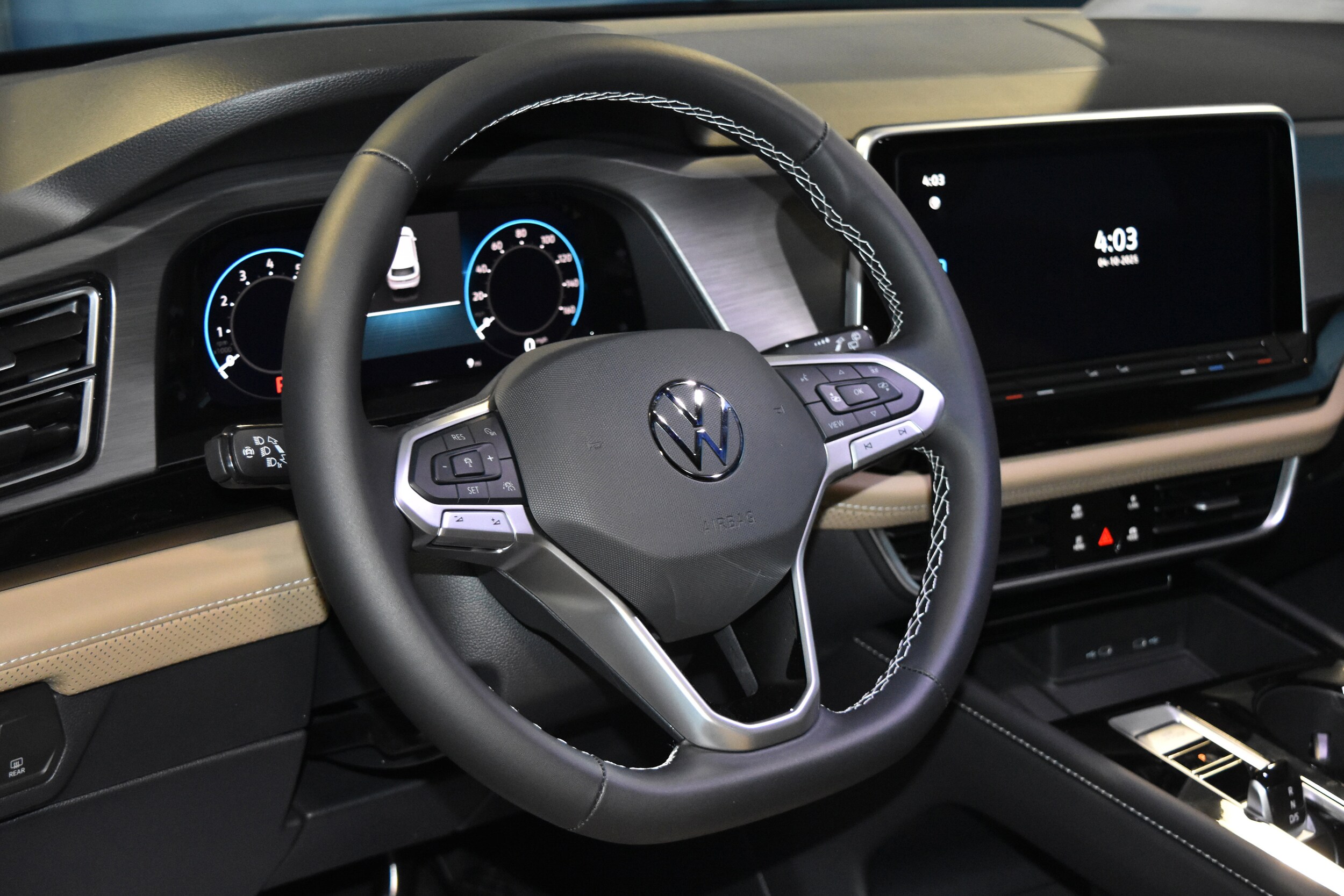 2025 Volkswagen Atlas Cross Sport SE Technology photo 3