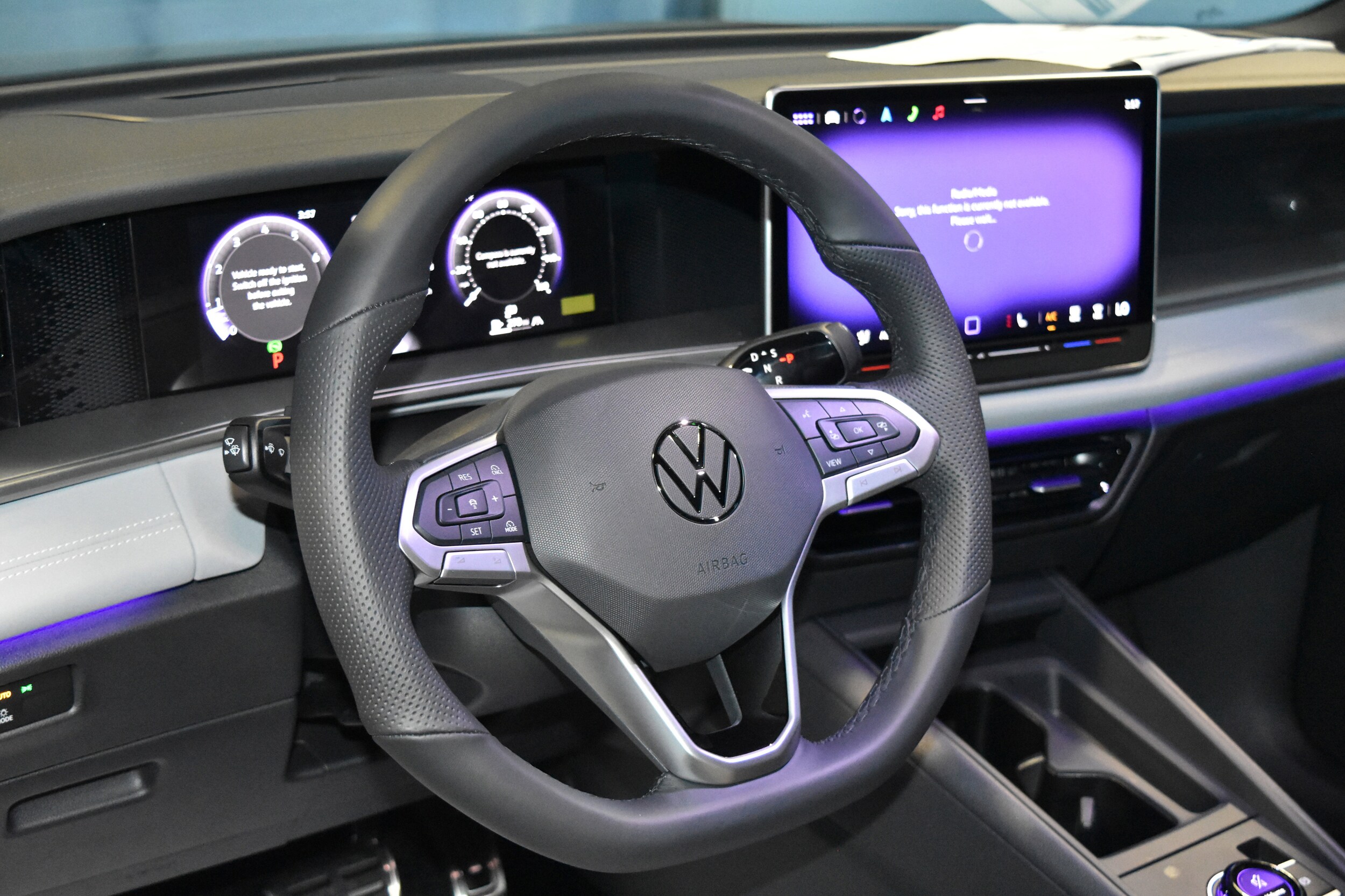 2025 Volkswagen Tiguan SE R-Line Black photo 3