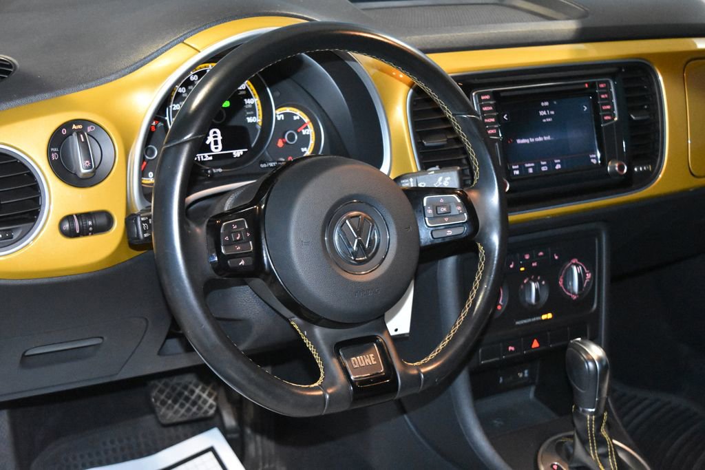 2016 Volkswagen Beetle 1.8T Dune photo 2