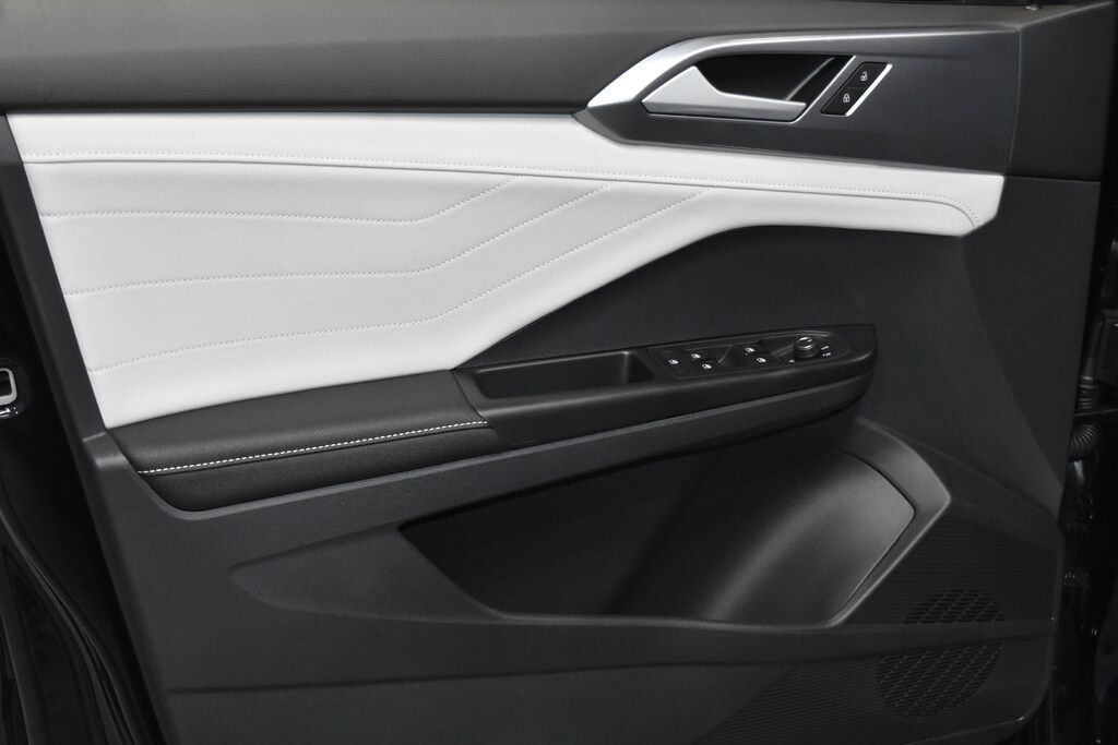 New 2026 Volkswagen Taos 1.5T SEL SUV