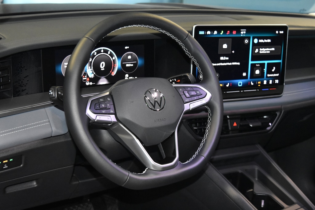 New 2026 Volkswagen Tiguan 2.0T SE SUV