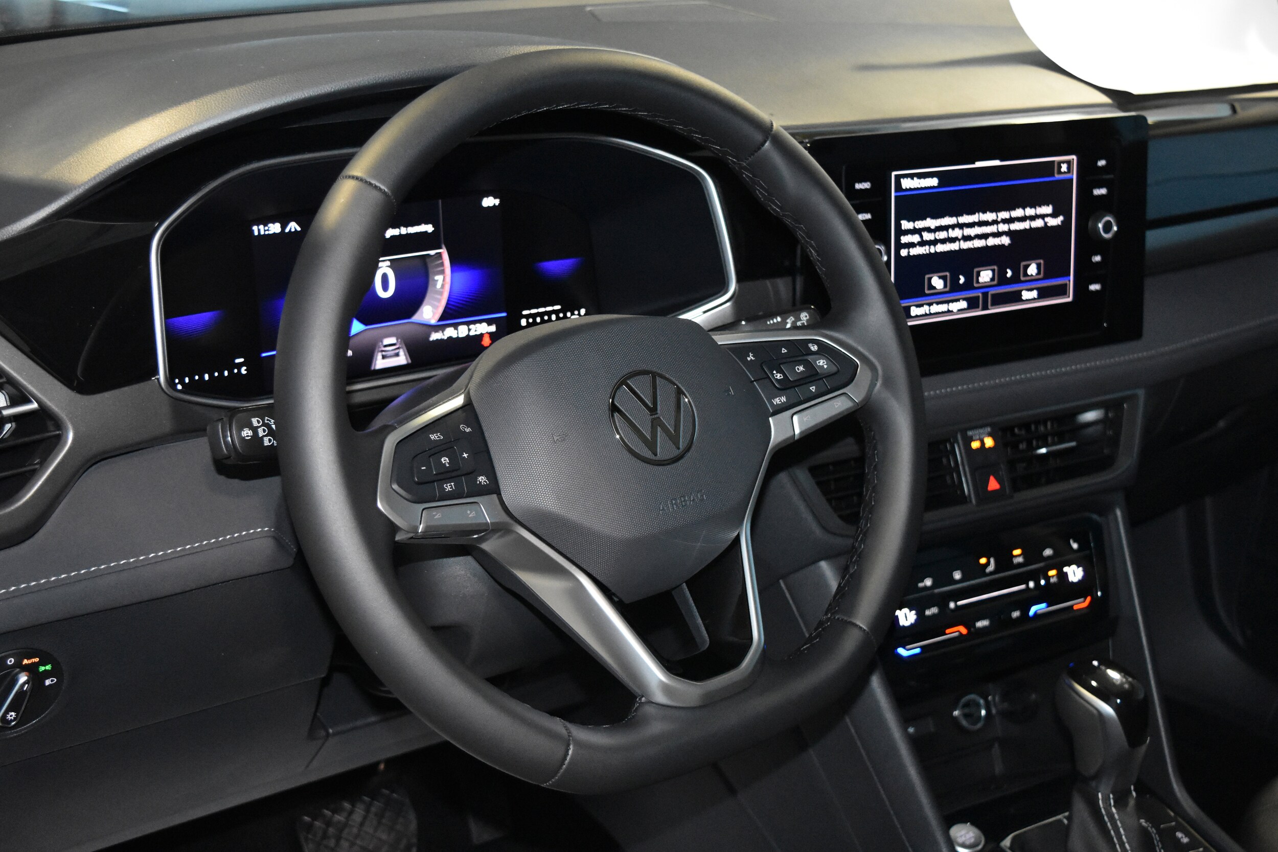 2025 Volkswagen Taos SE photo 3