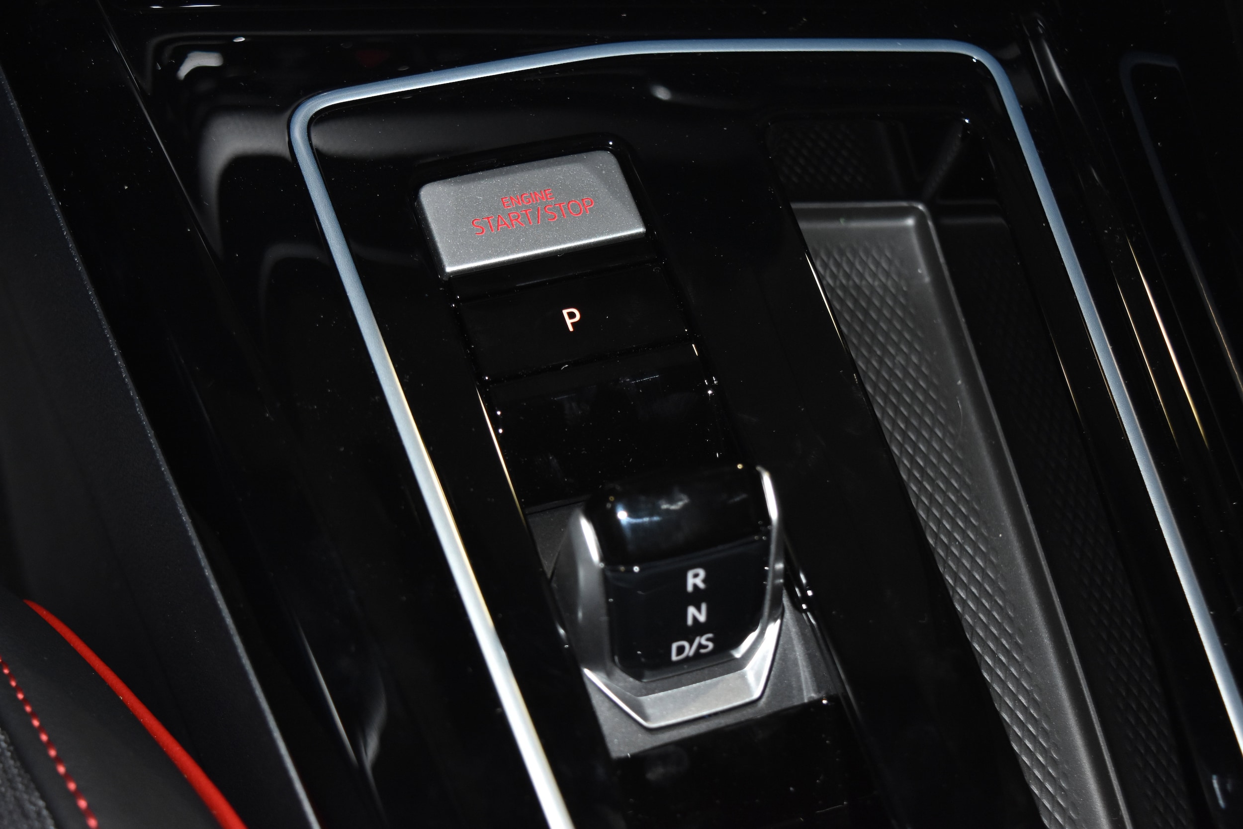 2025 Volkswagen Golf GTI SE - Photo 11