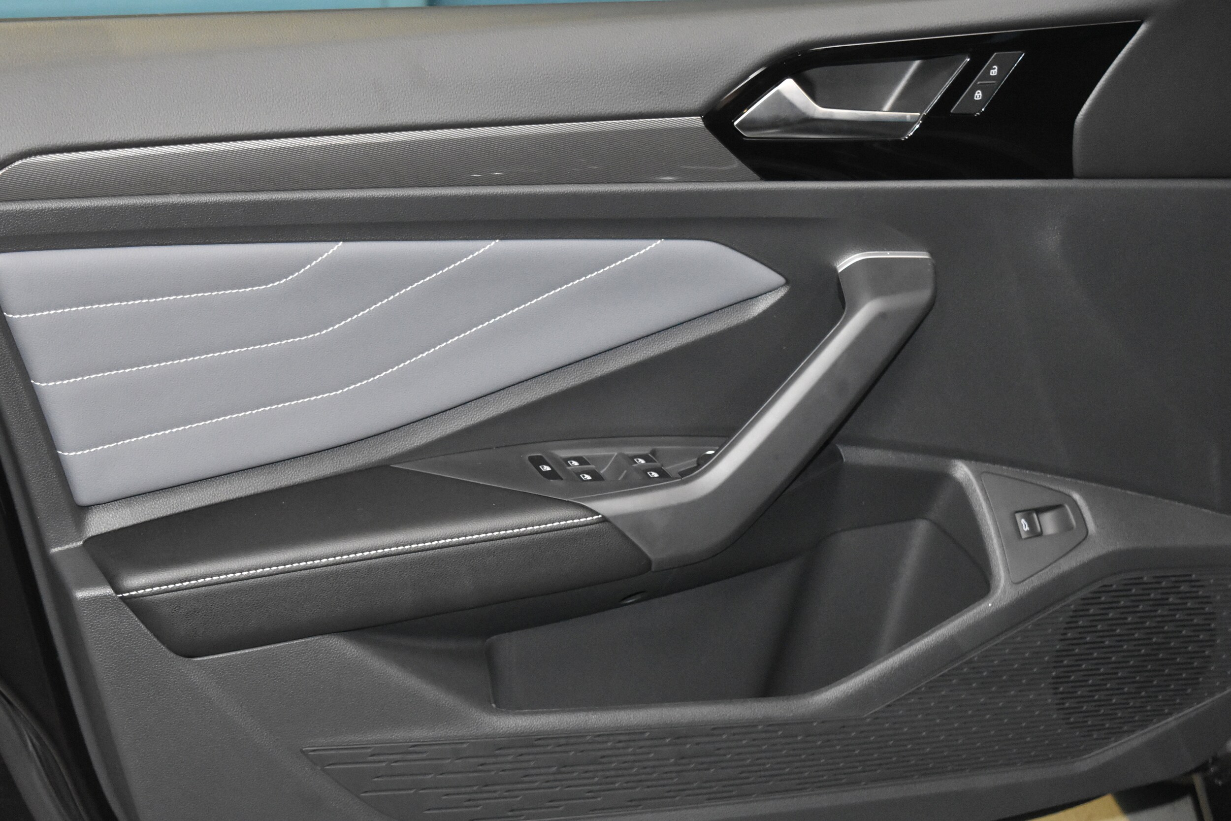 2026 Volkswagen Jetta SEL photo 4