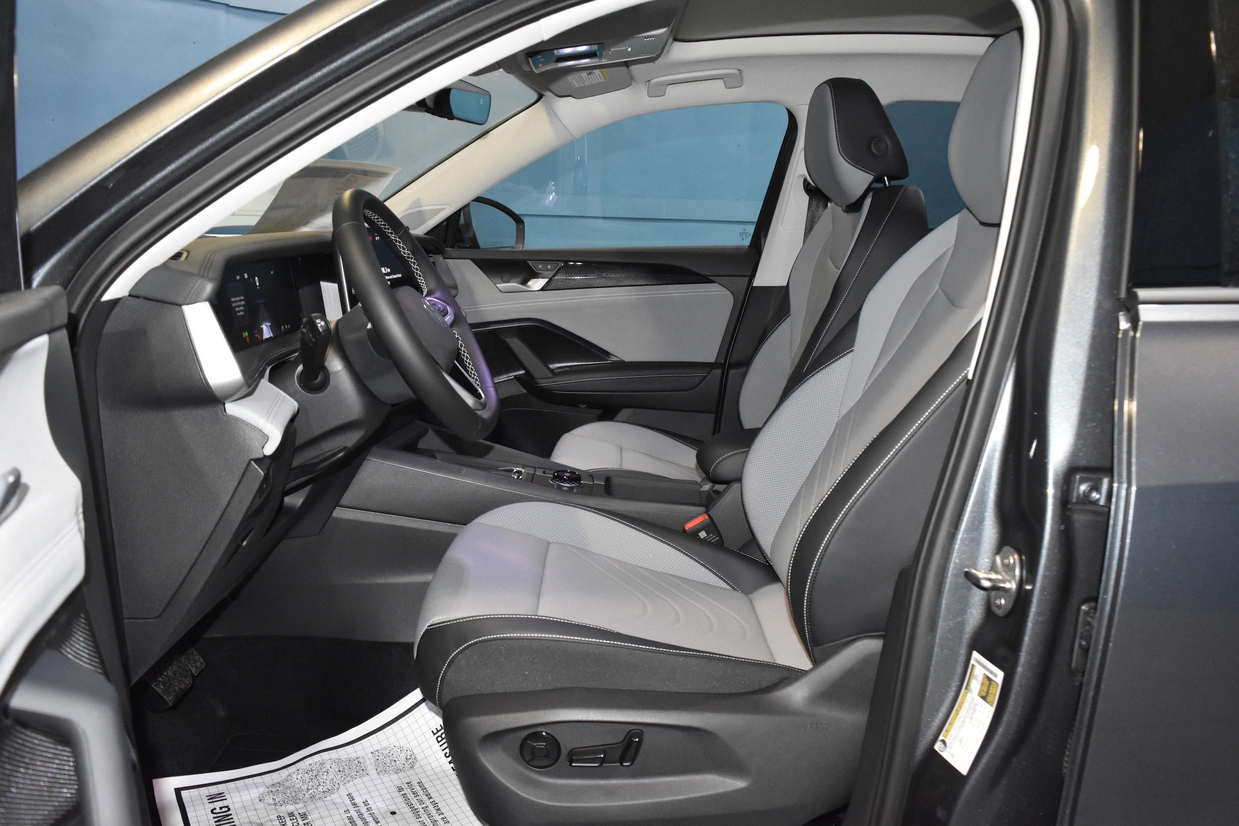 2026 Volkswagen Tiguan SE - Photo 6
