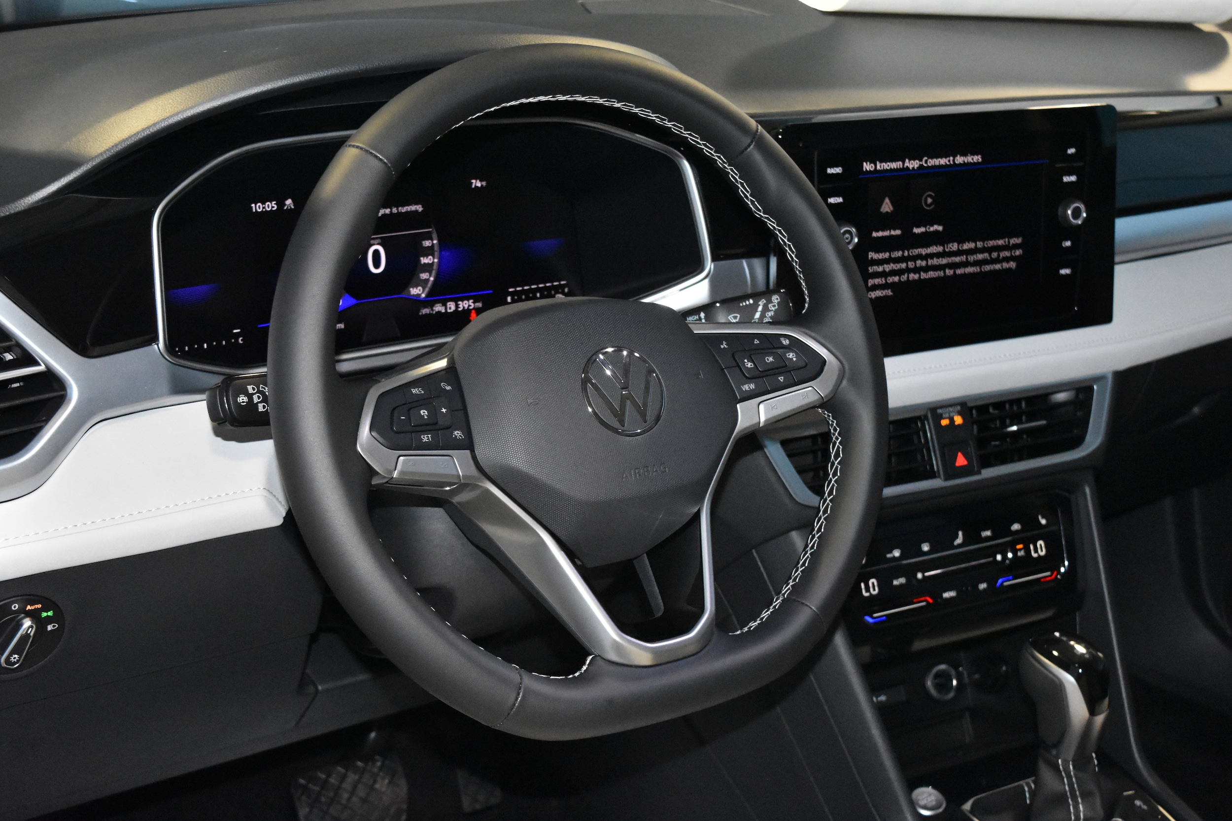 2025 Volkswagen Taos SE photo 3