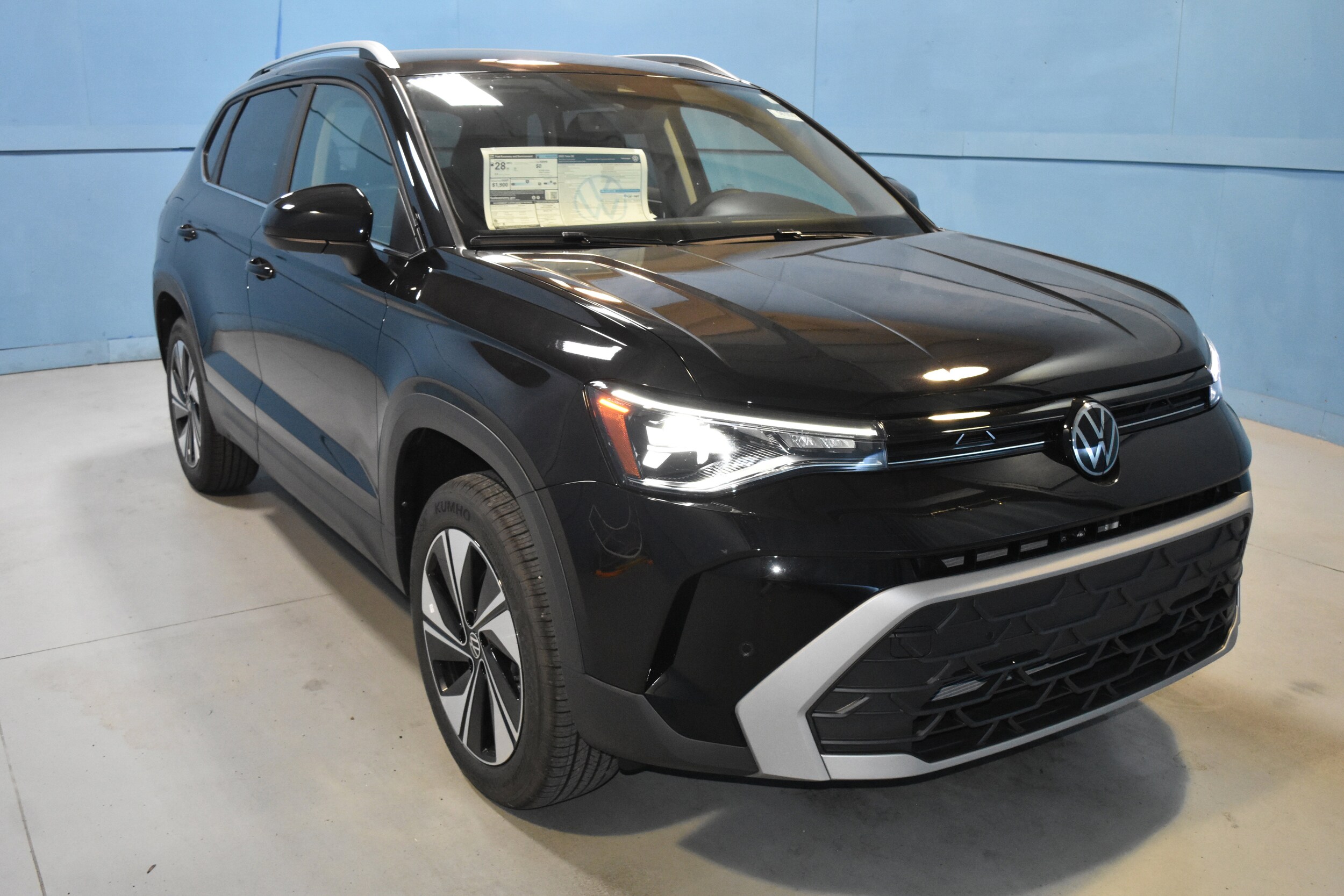 2025 Volkswagen Taos SE photo 2