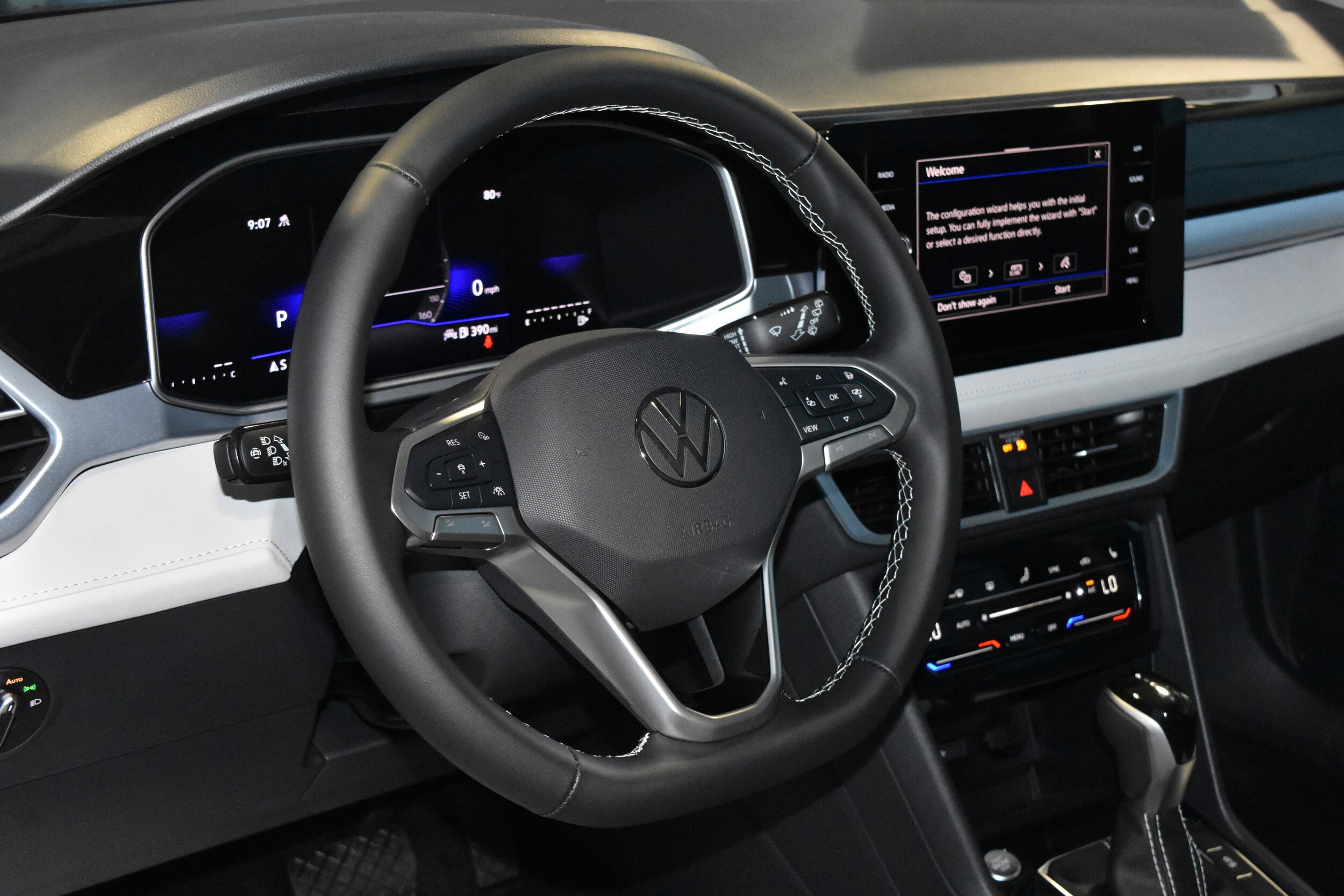2025 Volkswagen Taos SE photo 3