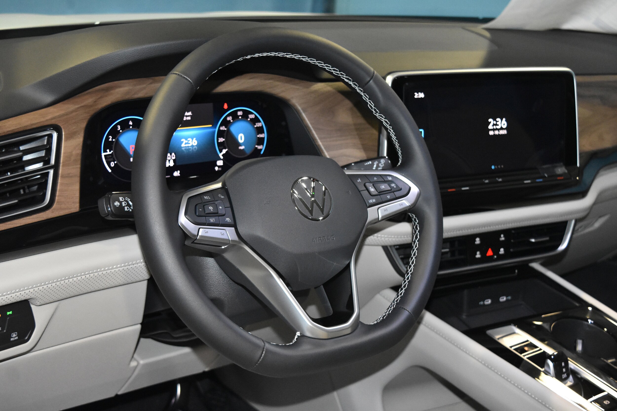 2026 Volkswagen Atlas SE Technology photo 3