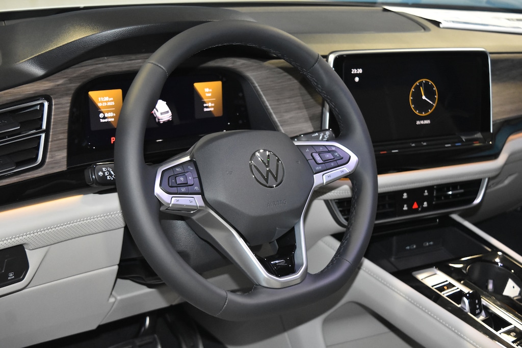 New 2026 Volkswagen Atlas 2.0T SEL Premium R-Line SUV