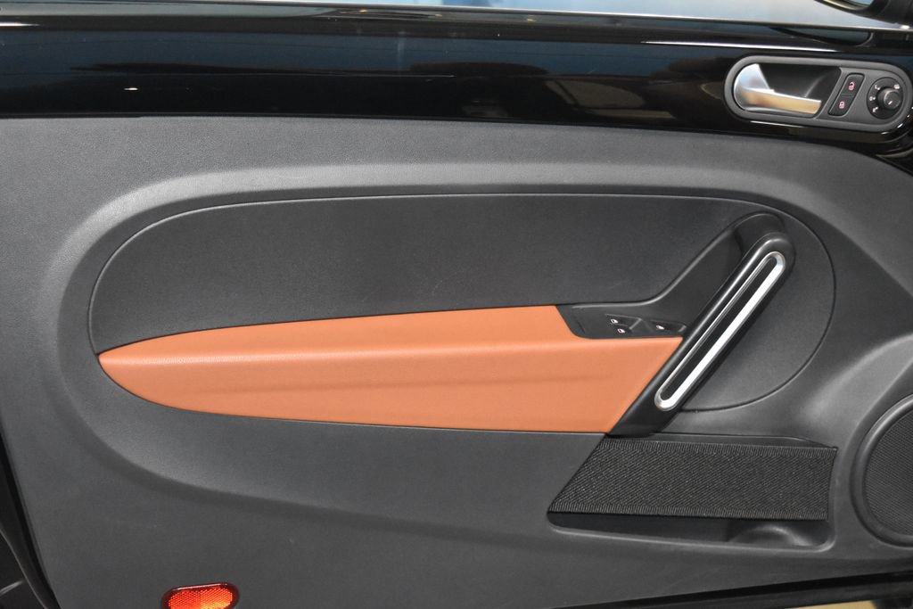 2017 Volkswagen Beetle 1.8T Classic Convertible photo 3