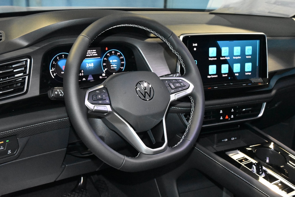 New 2026 Volkswagen Atlas Cross Sport SE w/Technology SUV