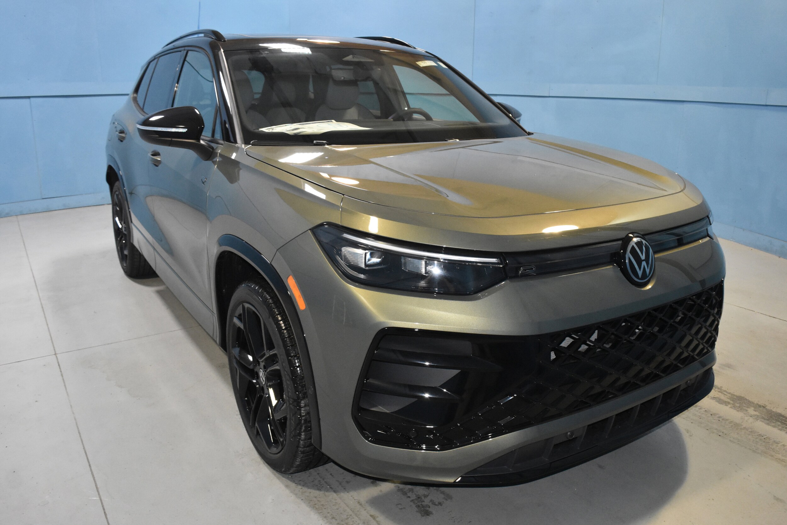 2025 Volkswagen Tiguan SE R-Line Black photo 2