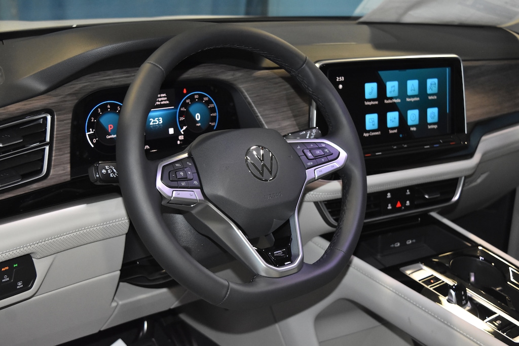 New 2026 Volkswagen Atlas 2.0T SEL Premium R-Line SUV