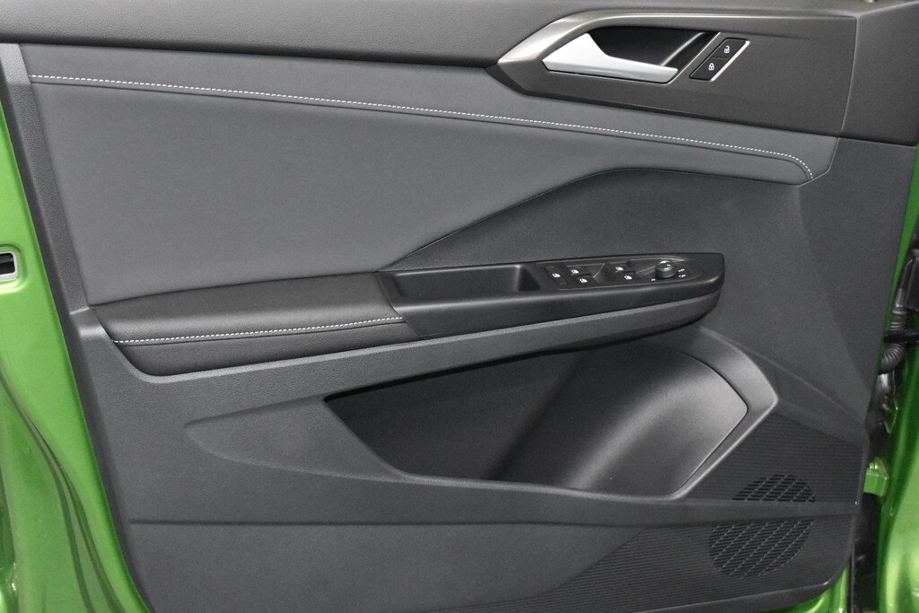 New 2026 Volkswagen Taos 1.5T SE Black SUV