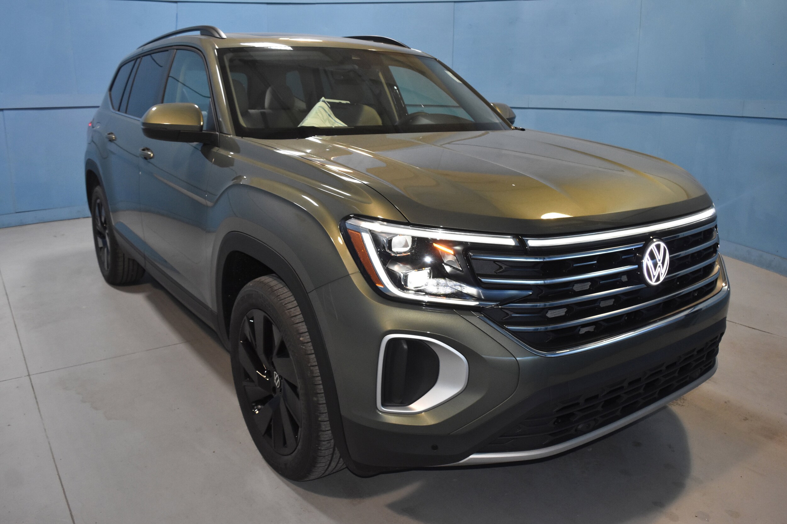 2026 Volkswagen Atlas SE Technology photo 2