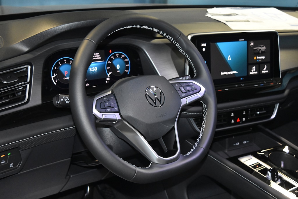 New 2026 Volkswagen Atlas Cross Sport 2.0T SE w/Technology SUV