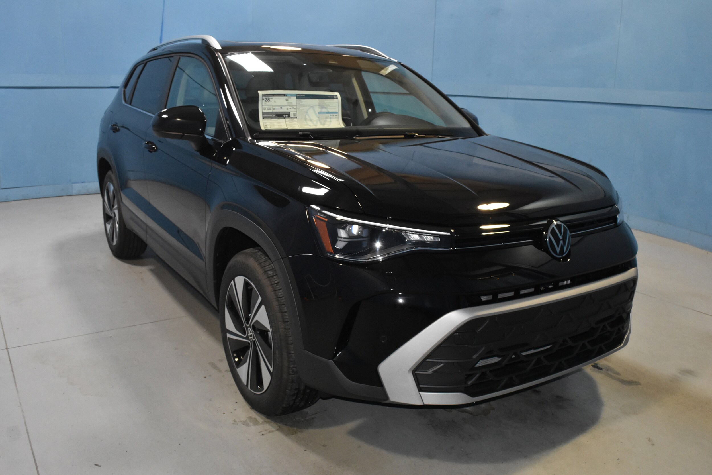 2025 Volkswagen Taos SE photo 2