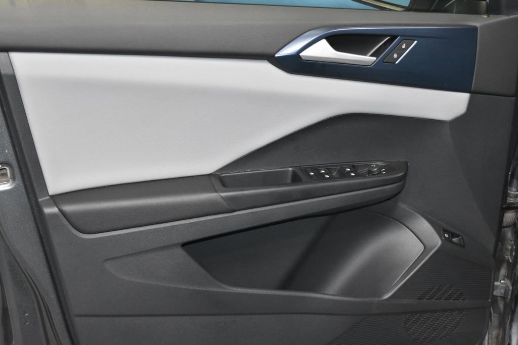 2023 Volkswagen Taos SE photo 4
