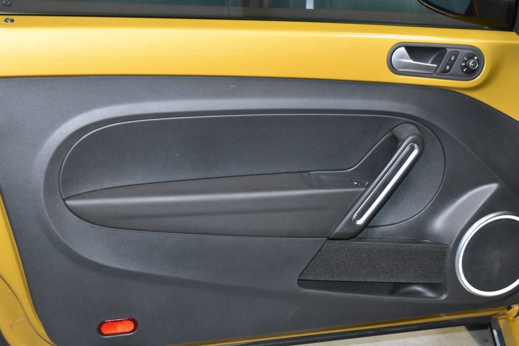 2016 Volkswagen Beetle 1.8T Dune photo 3