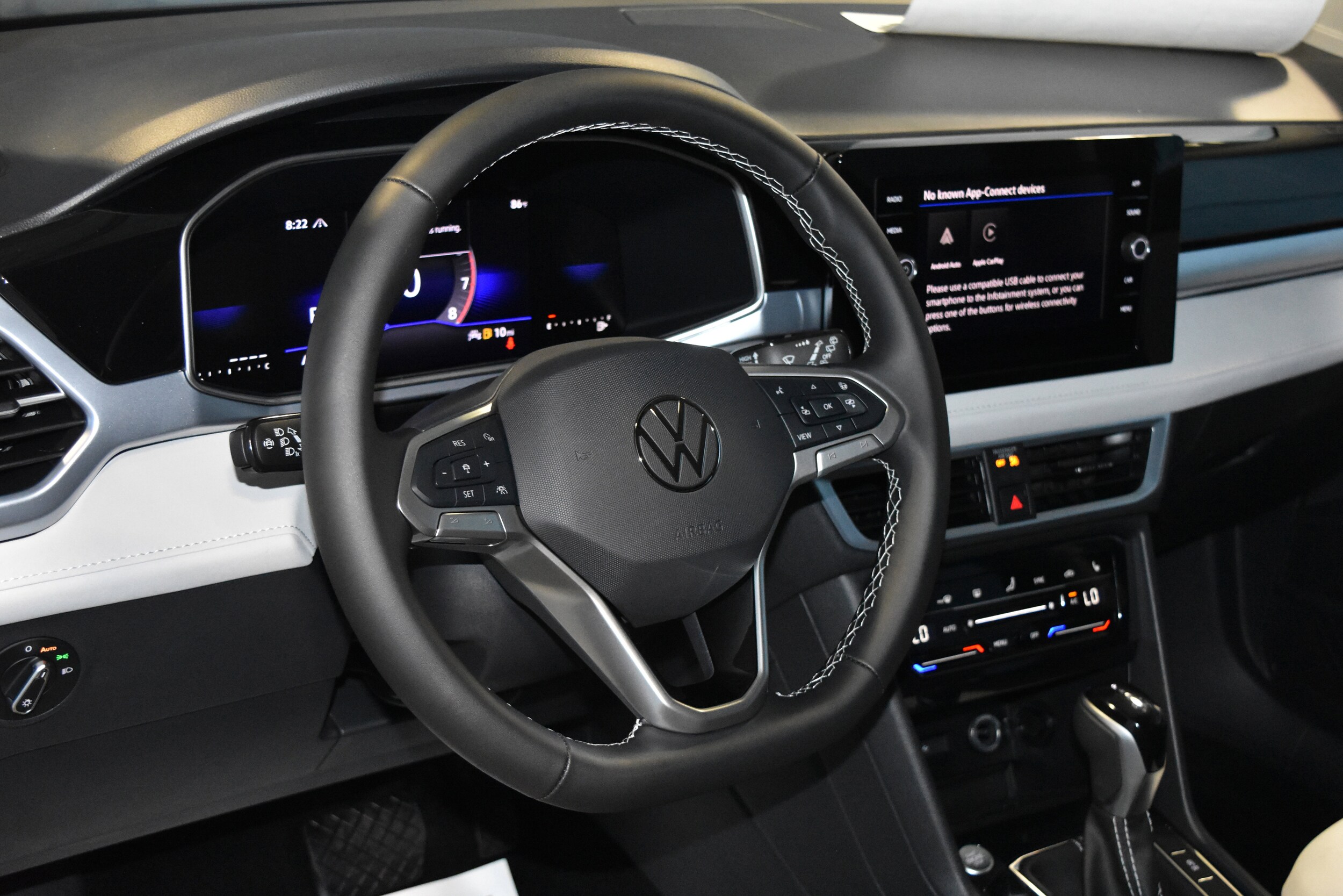 2025 Volkswagen Taos SE photo 3