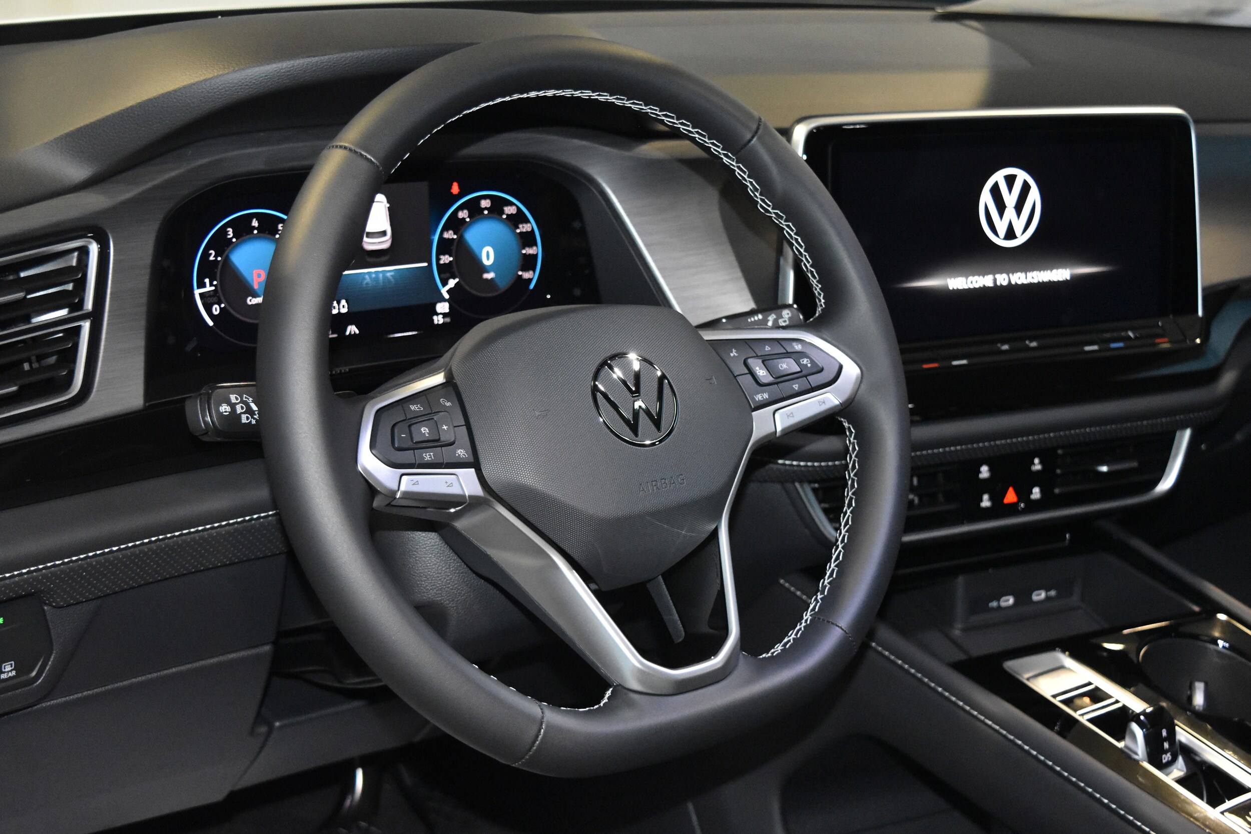 2026 Volkswagen Atlas Cross Sport SE Technology photo 3