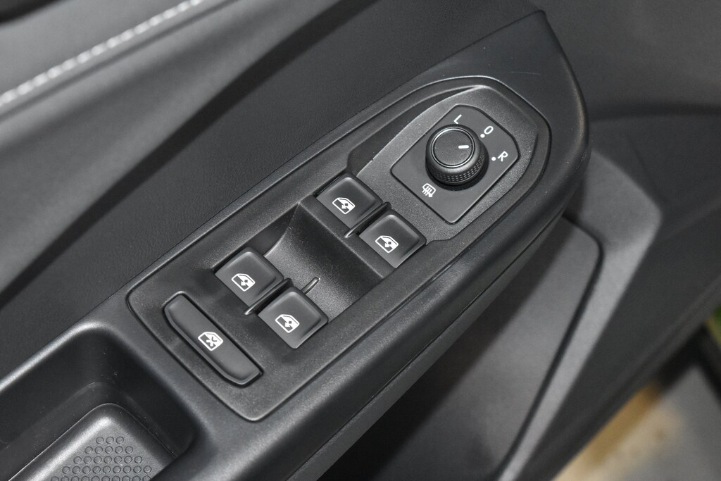 New 2026 Volkswagen Taos 1.5T SE Black SUV