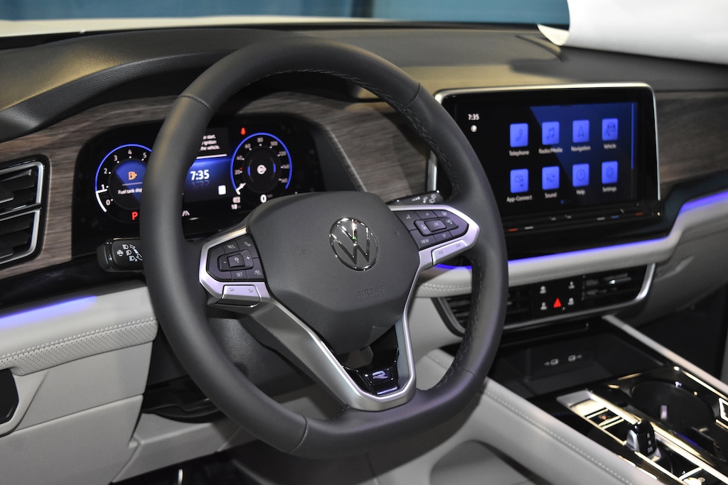 New 2026 Volkswagen Atlas 2.0T SEL Premium R-Line SUV