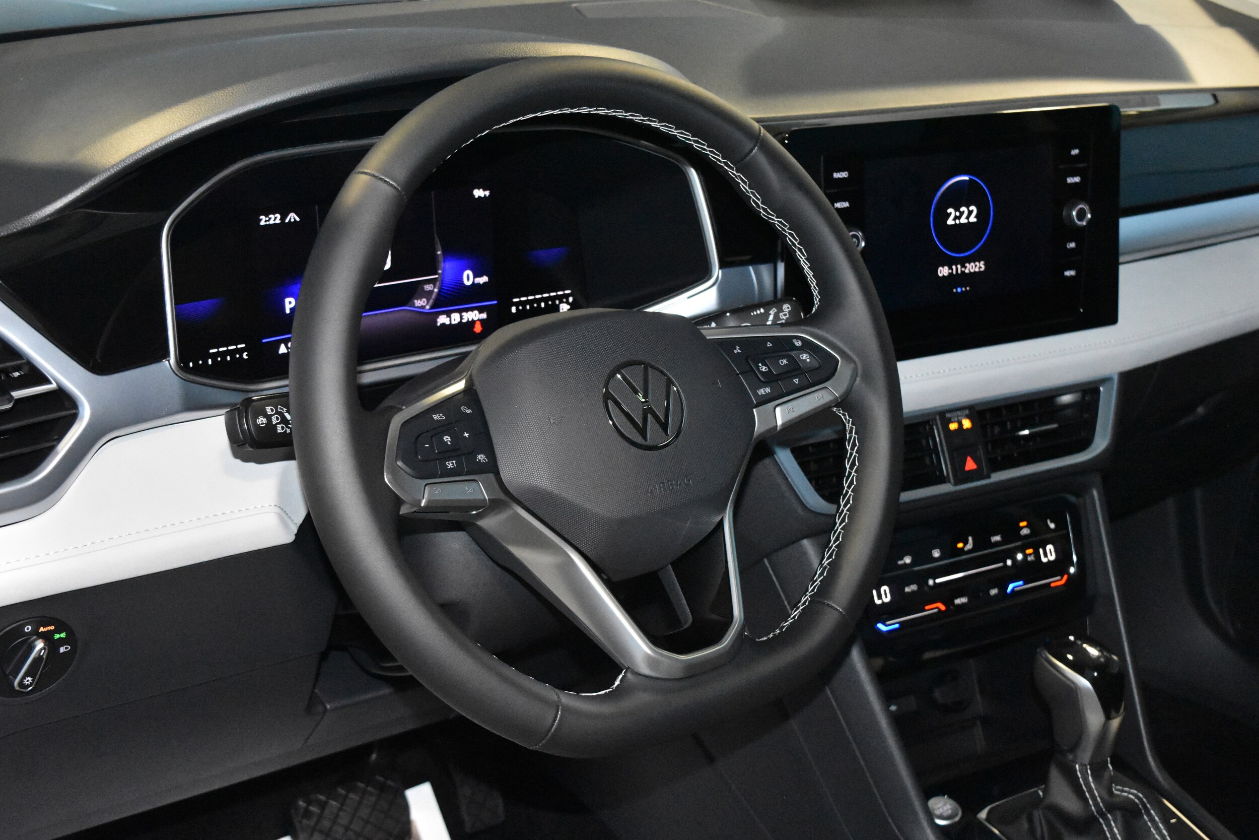2025 Volkswagen Taos SE photo 3