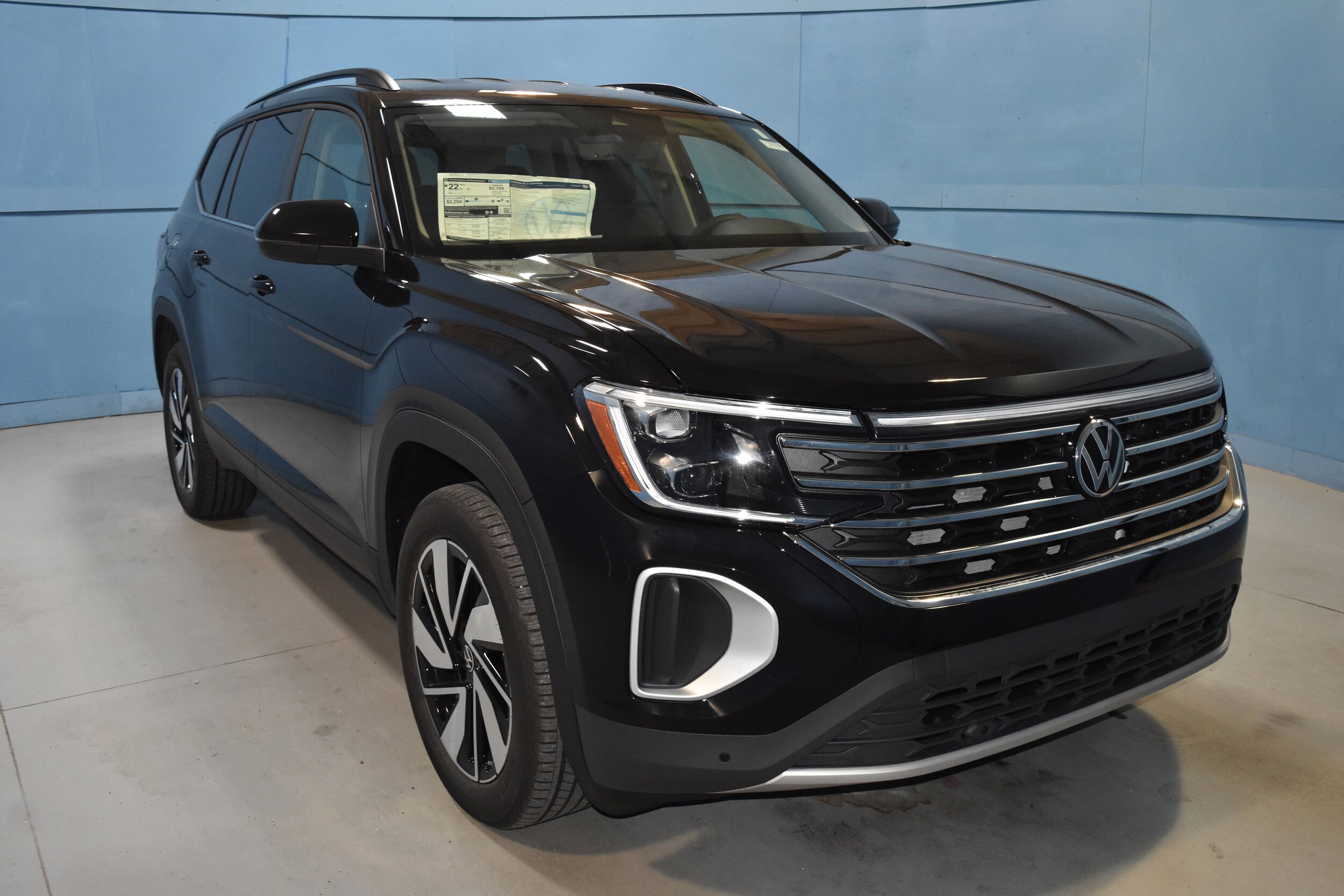 2026 Volkswagen Atlas SE Technology photo 2