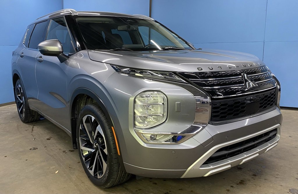 2023 Mitsubishi Outlander SEL's photo