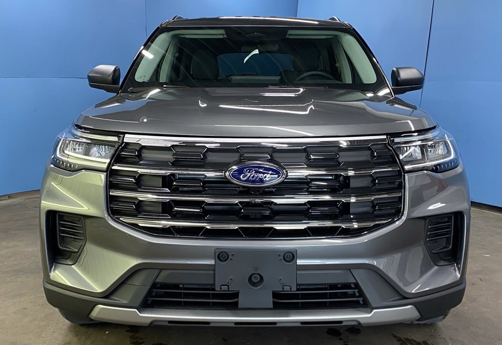 2025 Ford Explorer photo 3