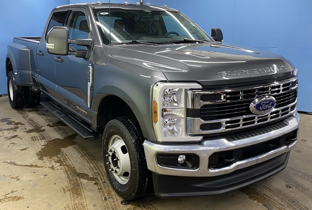 2025 Ford F-350 Super Duty XLT's photo