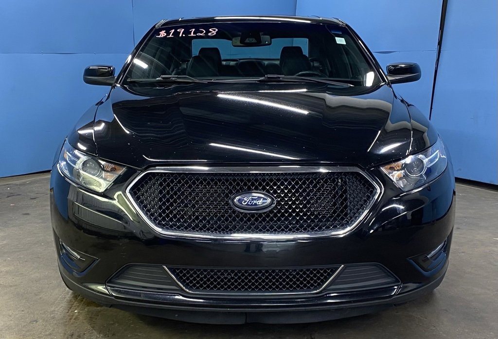 2018 Ford Taurus SHO photo 2