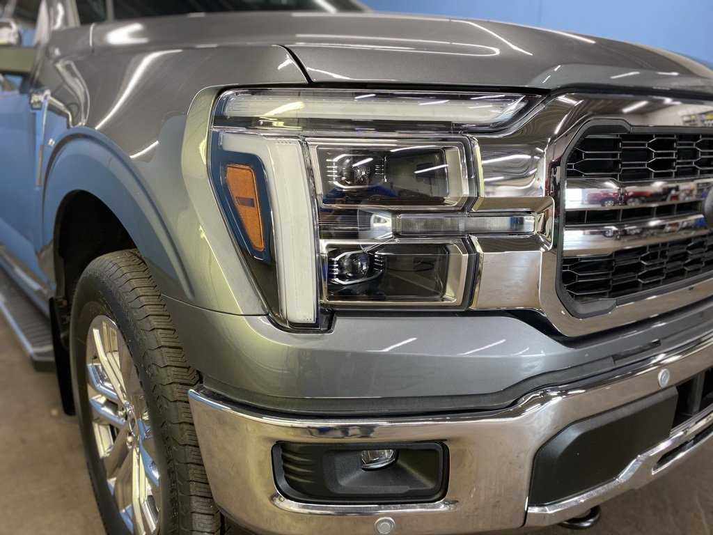 2025 Ford F-150 Lariat photo 3