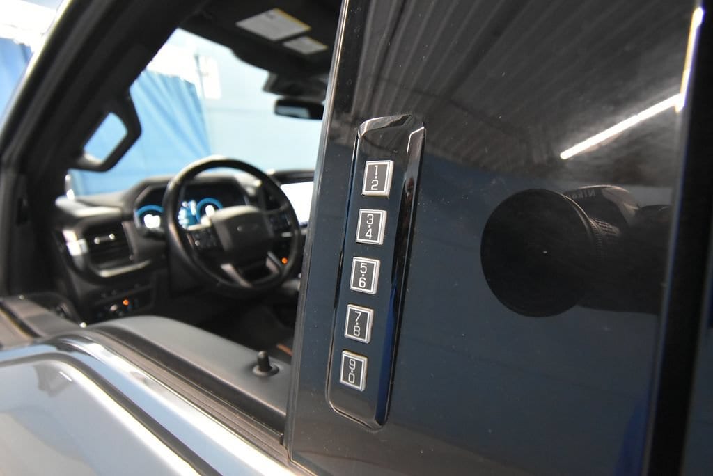 2023 Ford F-150 Platinum - Photo 4