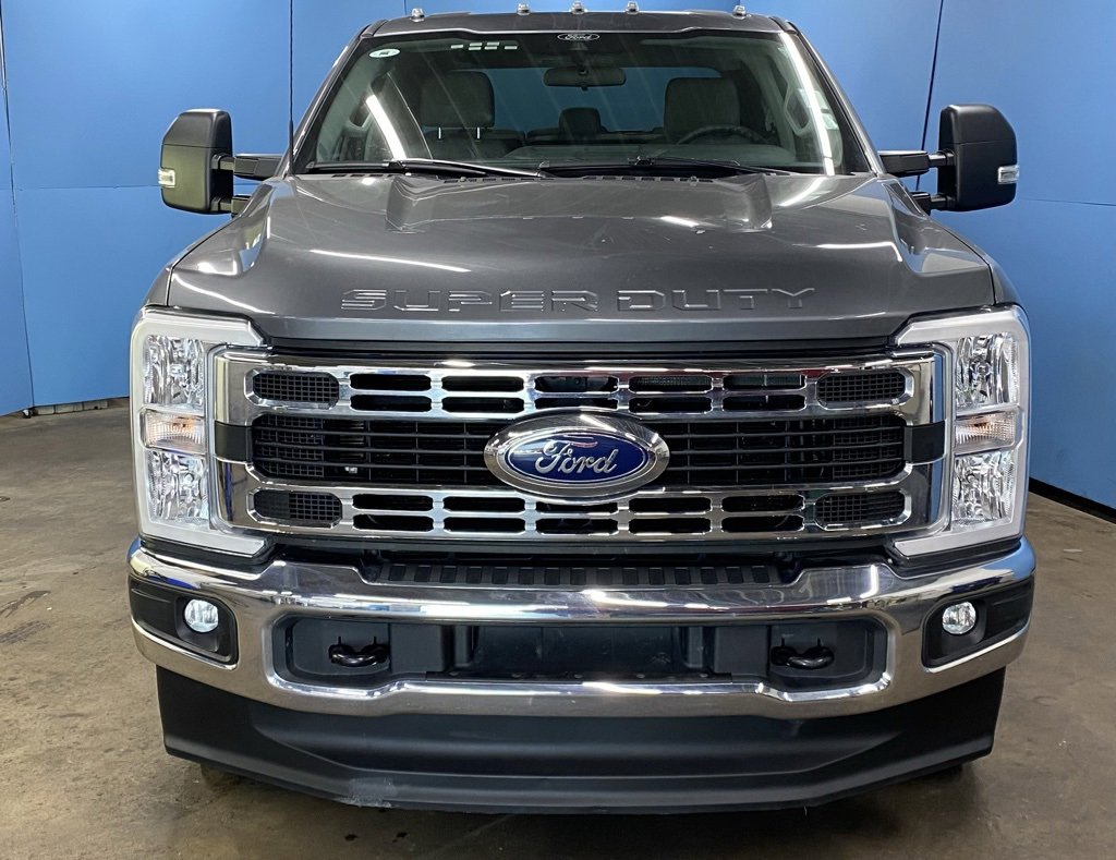 2024 Ford F-350 XLT photo 3