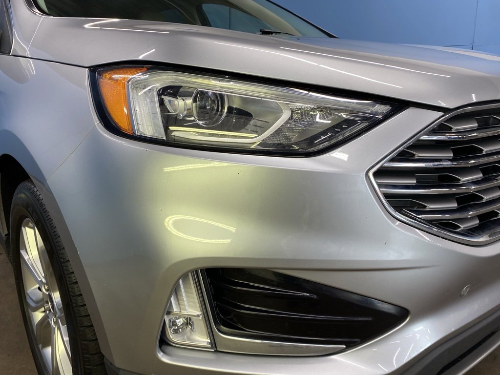 2020 Ford Edge Titanium photo 2