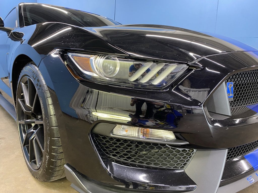 2018 Ford Mustang photo 3