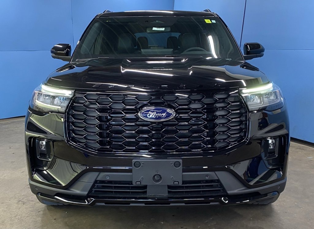 2025 Ford Explorer ST-Line photo 2