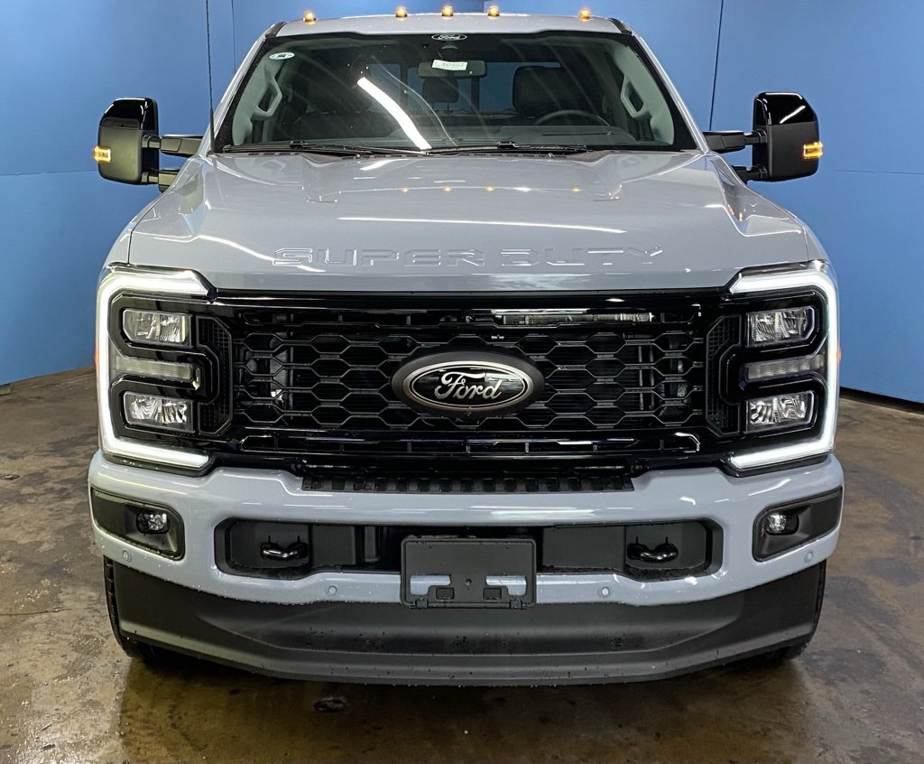 2025 Ford F-250 Lariat photo 3