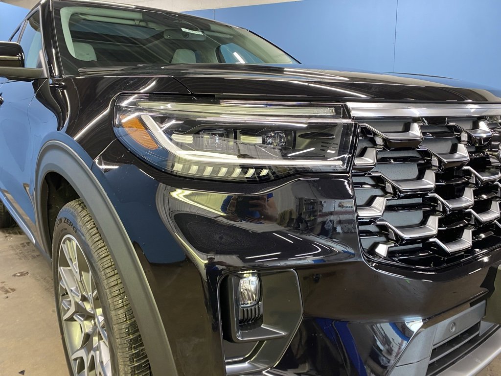 2025 Ford Explorer Platinum photo 3