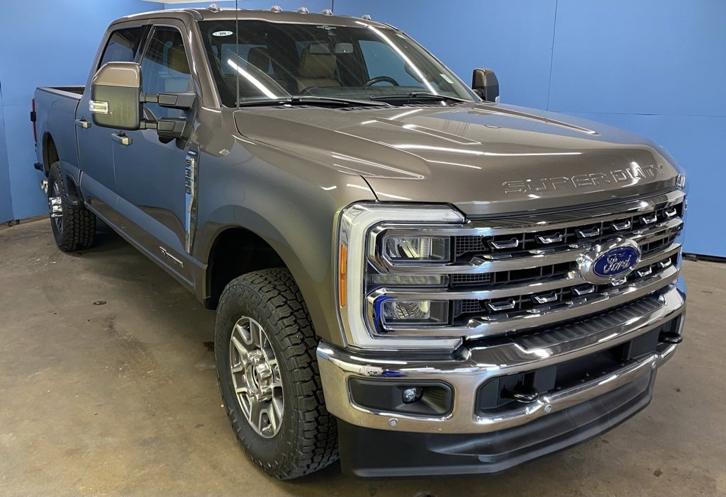 2023 Ford F-350 Super Duty Lariat's photo